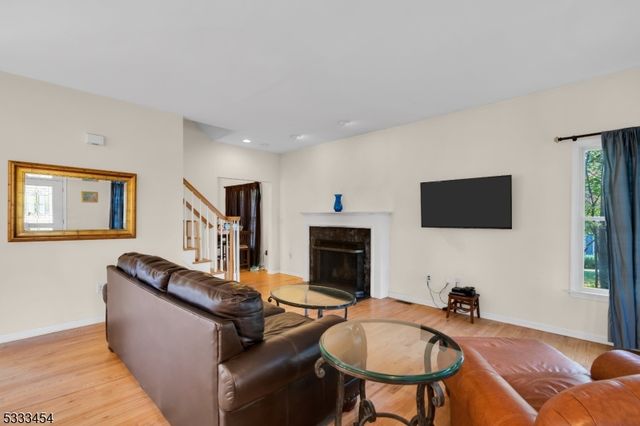 320 Ridge Blvd, Franklin Twp., NJ 08540