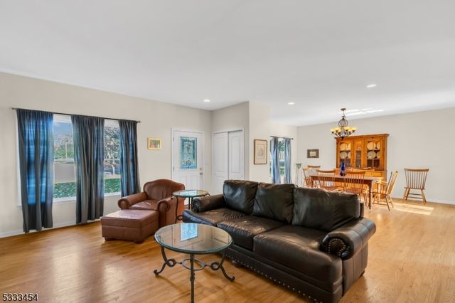 320 Ridge Blvd, Franklin Twp., NJ 08540