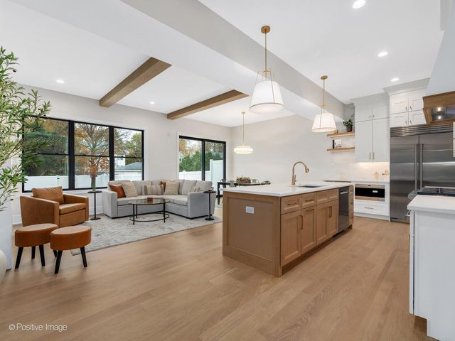 104 N Evergreen Avenue, Elmhurst, IL 60126