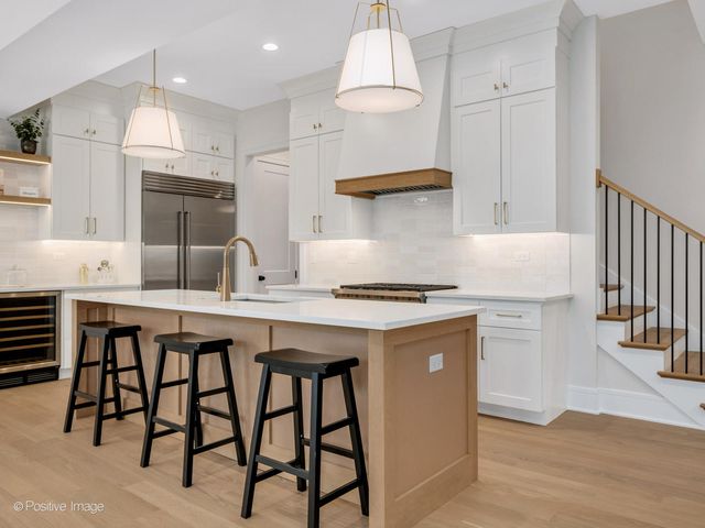 104 N Evergreen Avenue, Elmhurst, IL 60126