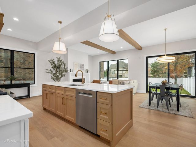 104 N Evergreen Avenue, Elmhurst, IL 60126