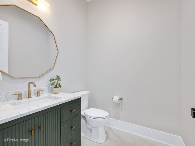 104 N Evergreen Avenue, Elmhurst, IL 60126