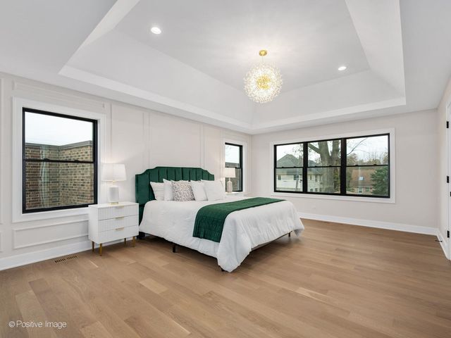 104 N Evergreen Avenue, Elmhurst, IL 60126