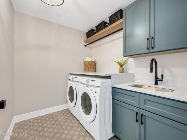 104 N Evergreen Avenue, Elmhurst, IL 60126