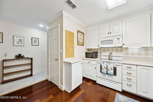 4512 MIDDLETON PARK Circle W, Jacksonville, FL 32224