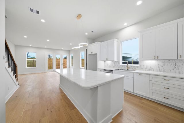 328 Janisch C, Houston, TX 77018