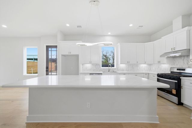 328 Janisch C, Houston, TX 77018