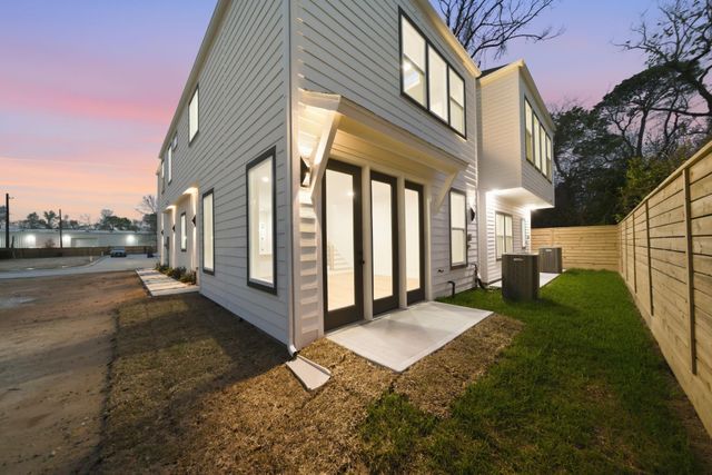 328 Janisch C, Houston, TX 77018