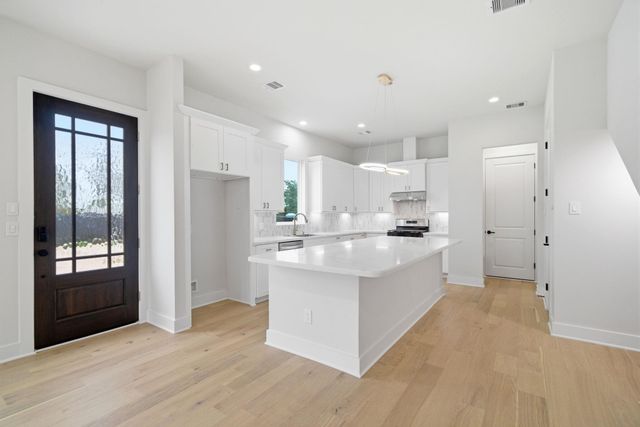 328 Janisch C, Houston, TX 77018