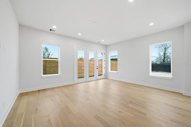 328 Janisch C, Houston, TX 77018