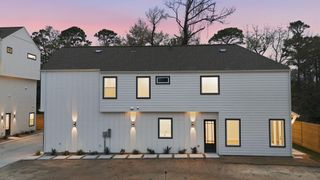 328 Janisch C, Houston, TX 77018