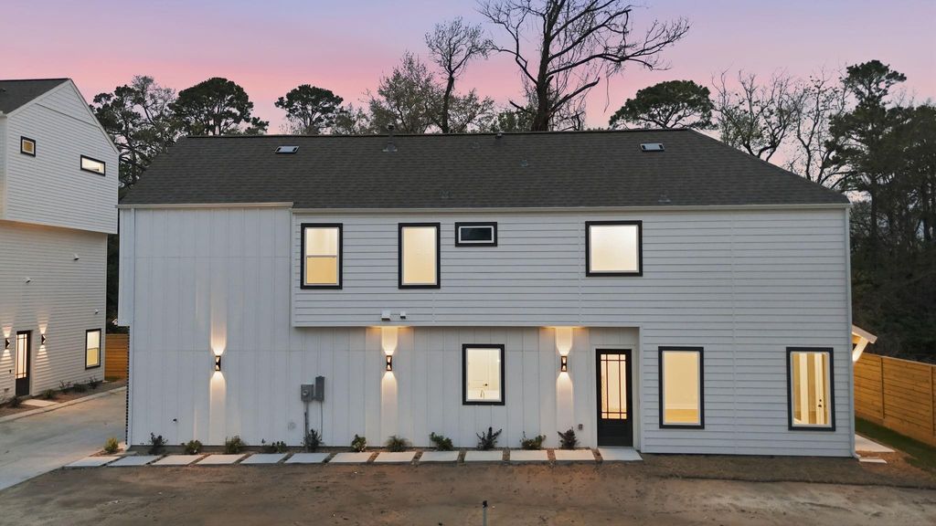 328 Janisch C, Houston, TX 77018