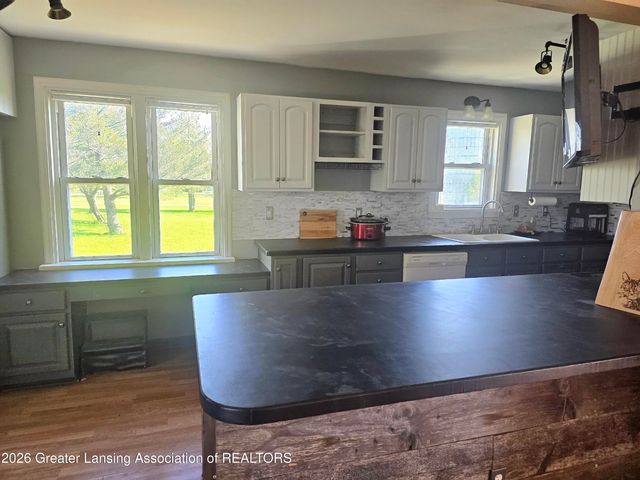 2348 Ives Road, Leslie, MI 49251