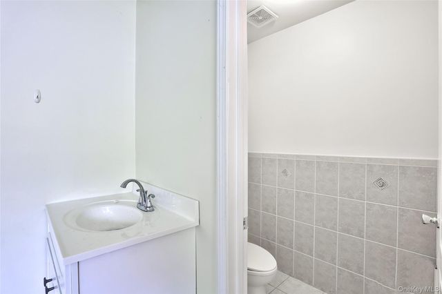 160 Saddle River Road B, Airmont, NY 10952