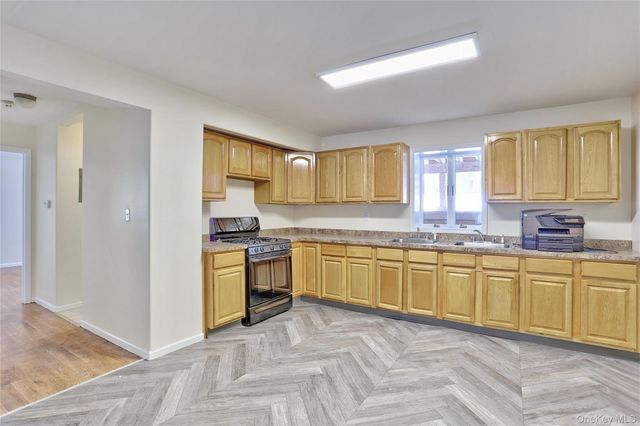 160 Saddle River Road B, Airmont, NY 10952