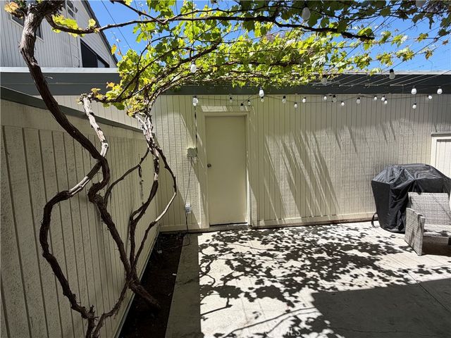 10475 Newhome Avenue 2, Sunland, CA 91040