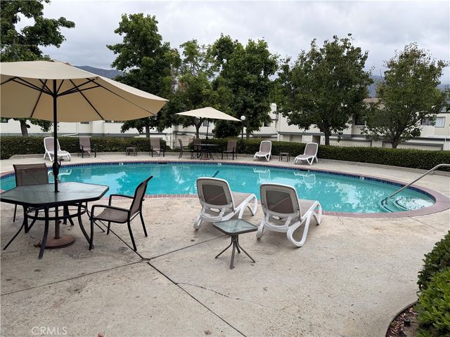 10475 Newhome Avenue 2, Sunland, CA 91040