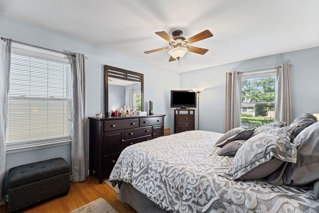 931 N Fernandez Avenue, Arlington Heights, IL 60004