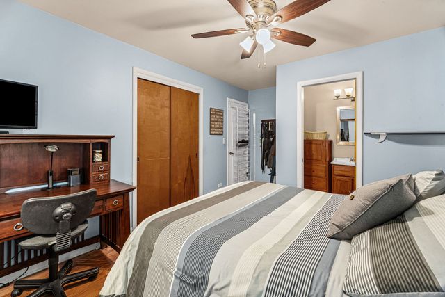 931 N Fernandez Avenue, Arlington Heights, IL 60004