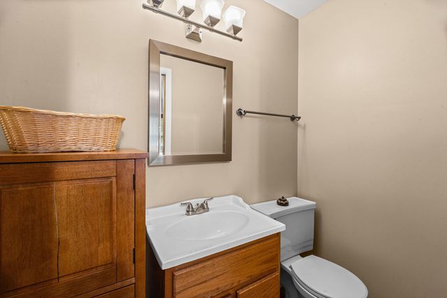 931 N Fernandez Avenue, Arlington Heights, IL 60004