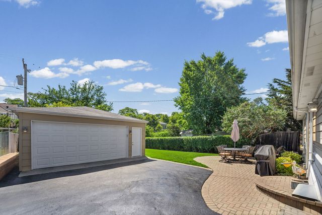 931 N Fernandez Avenue, Arlington Heights, IL 60004