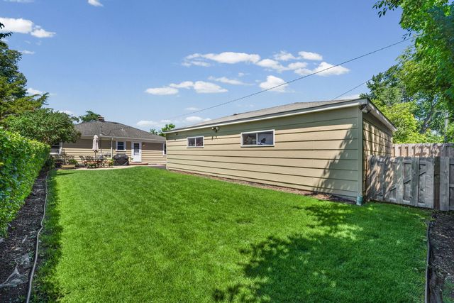 931 N Fernandez Avenue, Arlington Heights, IL 60004
