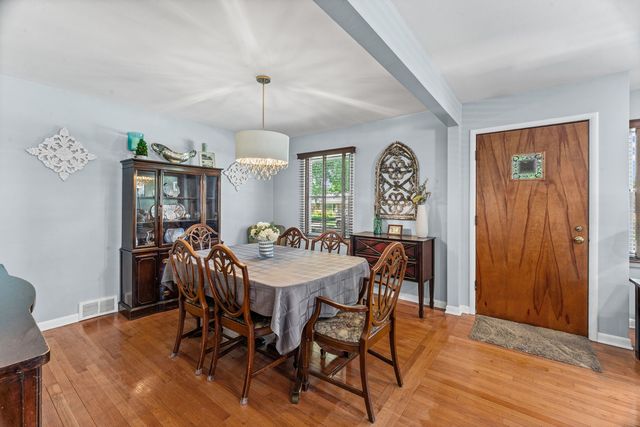 931 N Fernandez Avenue, Arlington Heights, IL 60004