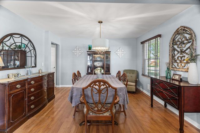931 N Fernandez Avenue, Arlington Heights, IL 60004