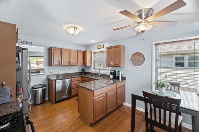 931 N Fernandez Avenue, Arlington Heights, IL 60004