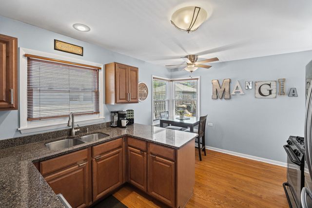 931 N Fernandez Avenue, Arlington Heights, IL 60004