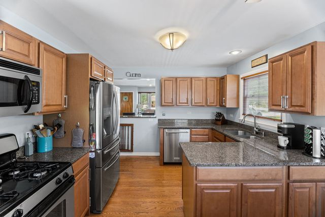 931 N Fernandez Avenue, Arlington Heights, IL 60004