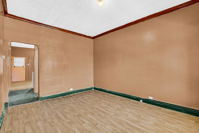 8533 S MANISTEE Avenue, Chicago, IL 60617