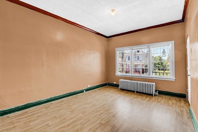 8533 S MANISTEE Avenue, Chicago, IL 60617