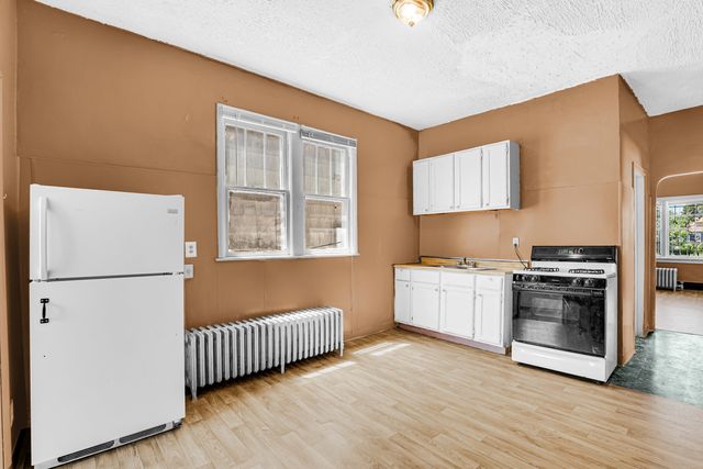 8533 S MANISTEE Avenue, Chicago, IL 60617