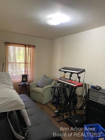 3329 Cardinal Avenue, Ann Arbor, MI 48108