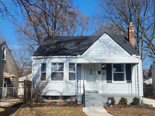 19977 Elkhart Street, Harper Woods, MI 48225