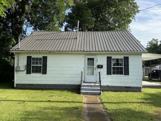 207 Powell St, Decherd, TN 37324