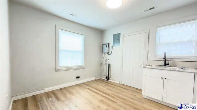 1621 W King Ave, Florence, SC 29501