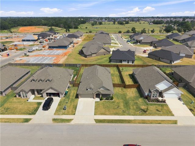 1051 Pink Lady Place, Bentonville, AR 72712