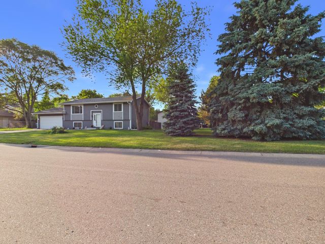 7500 119th Avenue N, Champlin, MN 55316