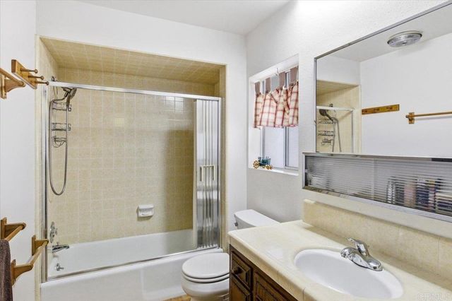 28425 Thundernut Ln, Valley Center, CA 92082