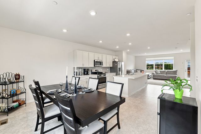 3303 Trillium Circle, Rolling Meadows, IL 60008