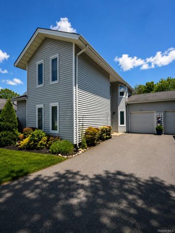 409 Elton Court E, Saint James, NY 11780