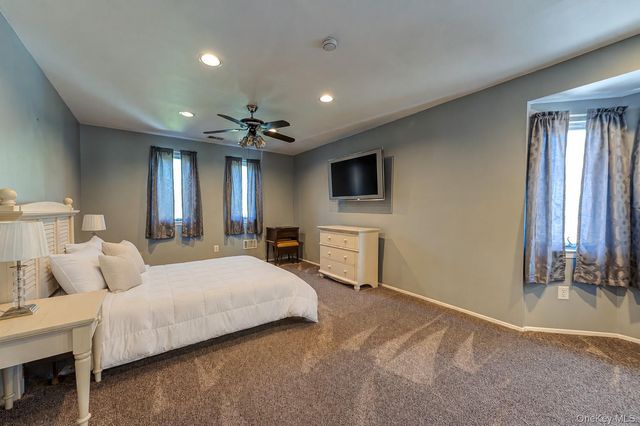 409 Elton Court E, Saint James, NY 11780