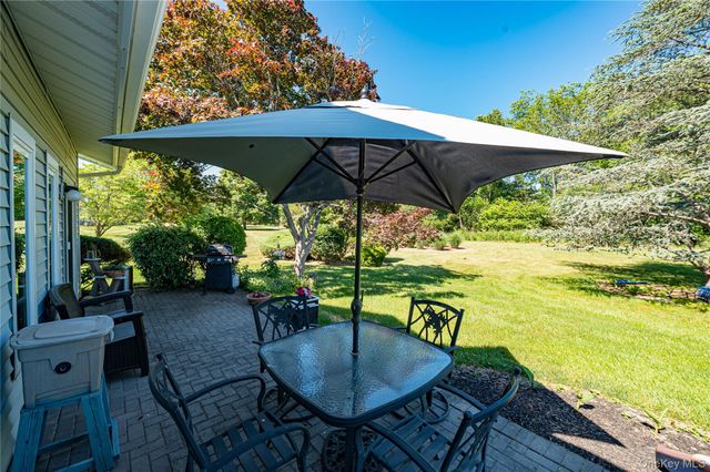 409 Elton Court E, Saint James, NY 11780