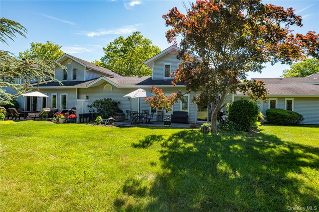 409 Elton Court E, Saint James, NY 11780