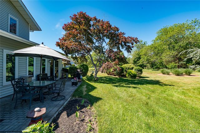 409 Elton Court E, Saint James, NY 11780