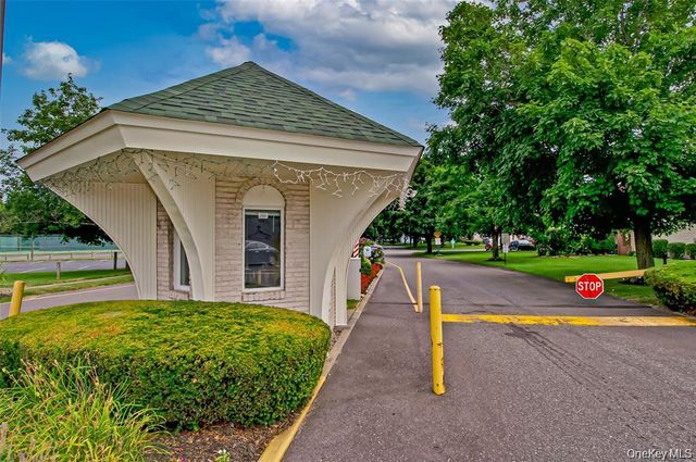 409 Elton Court E, Saint James, NY 11780