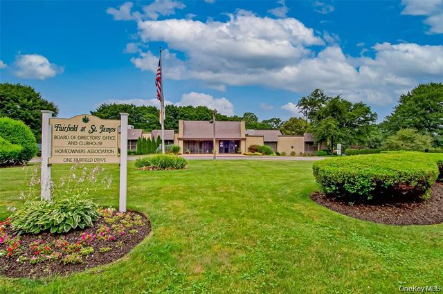 409 Elton Court E, Saint James, NY 11780