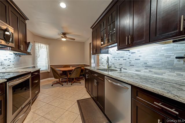 409 Elton Court E, Saint James, NY 11780